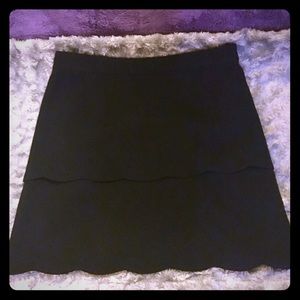 Club Monaco A lined scalloped hemmed skirt